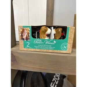 The Pioneer Woman Charlie and Walter Hounds Stoneware Salt Pepper Shaker Set NIB
